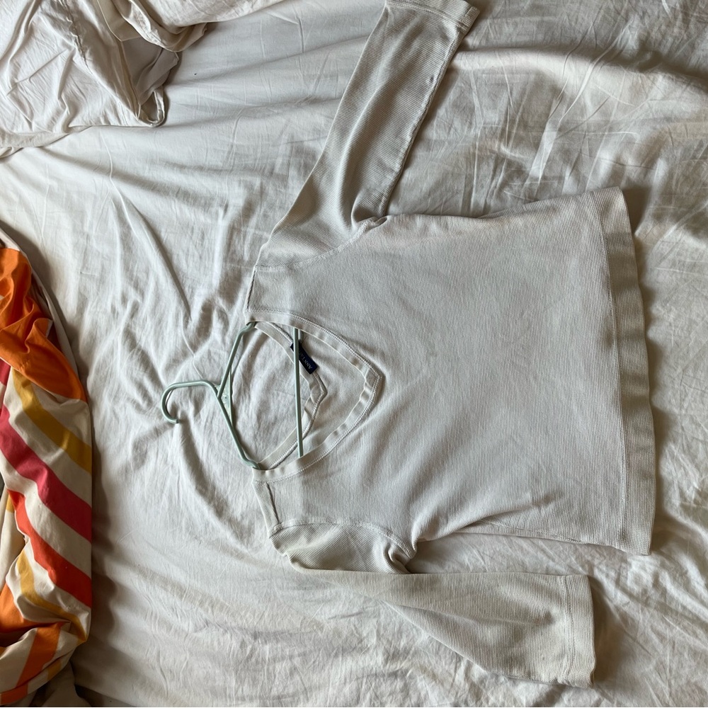 White 3/4 sleeve shirt